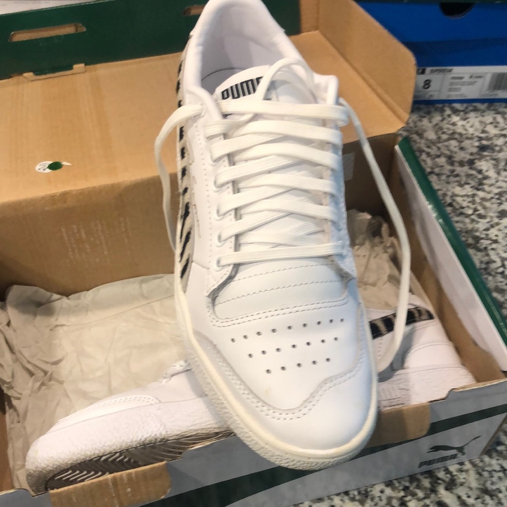Size 8 puma sneakers